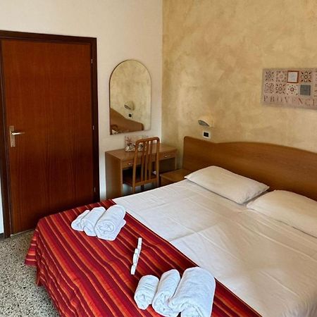Hotel Caruso Rimini Bagian luar foto