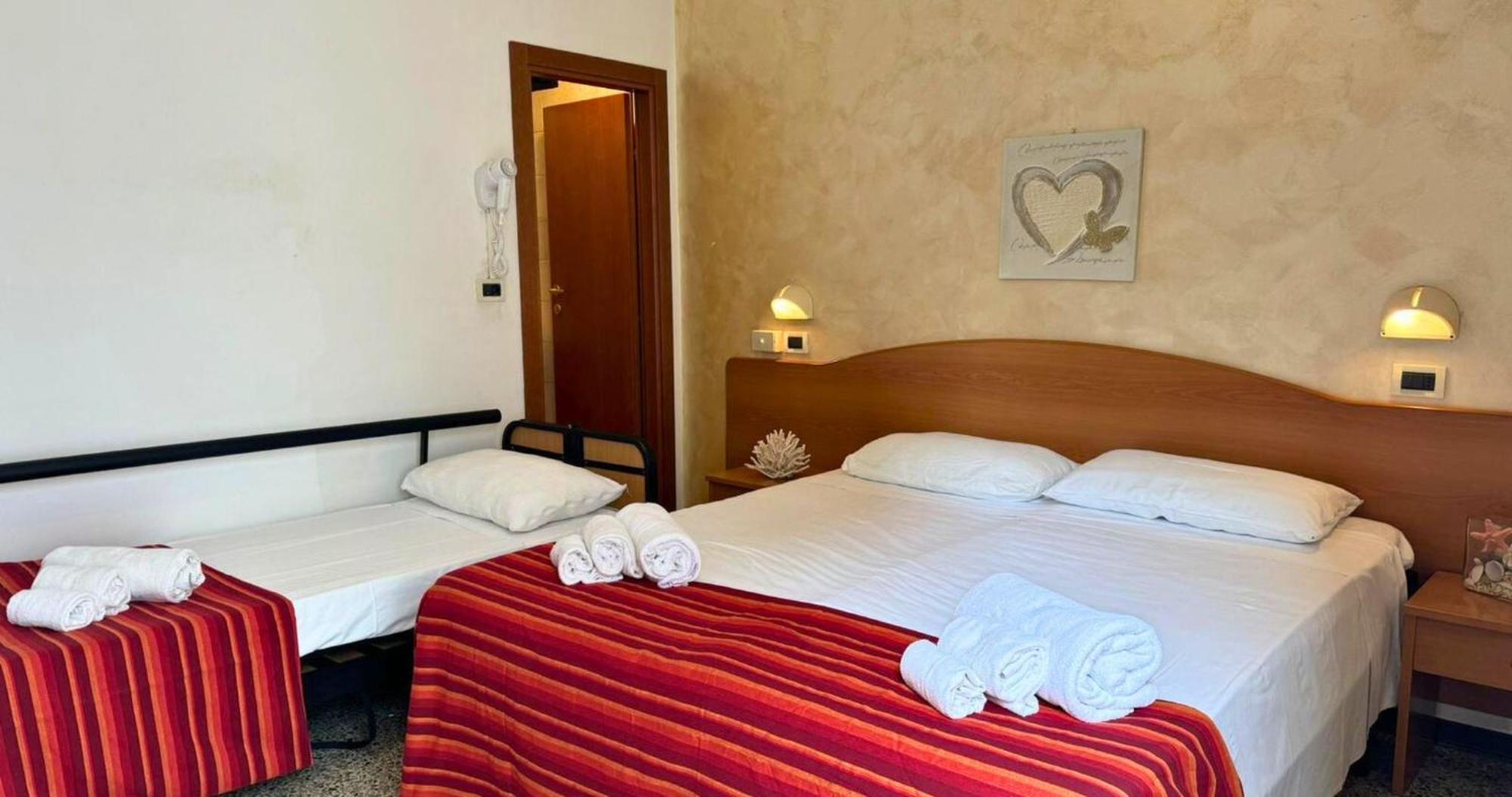 Hotel Caruso Rimini Bagian luar foto