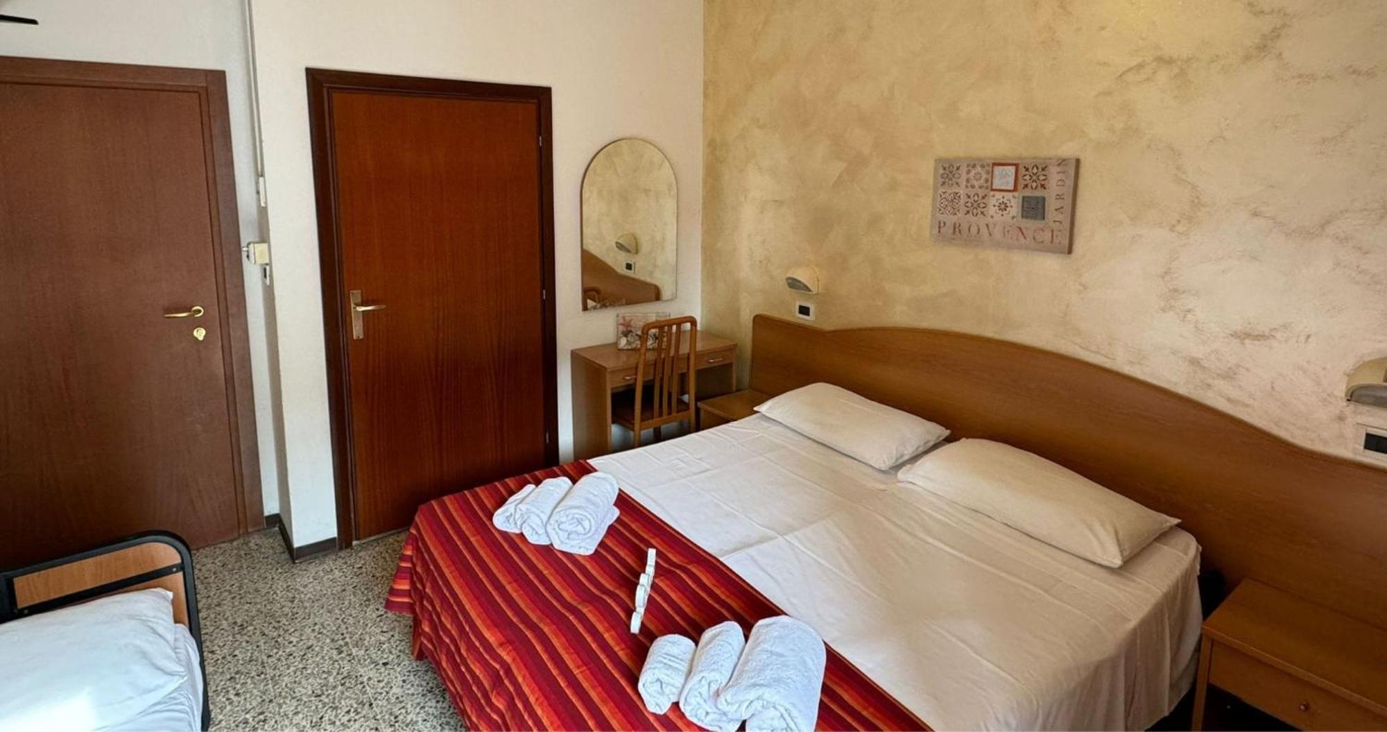 Hotel Caruso Rimini Bagian luar foto