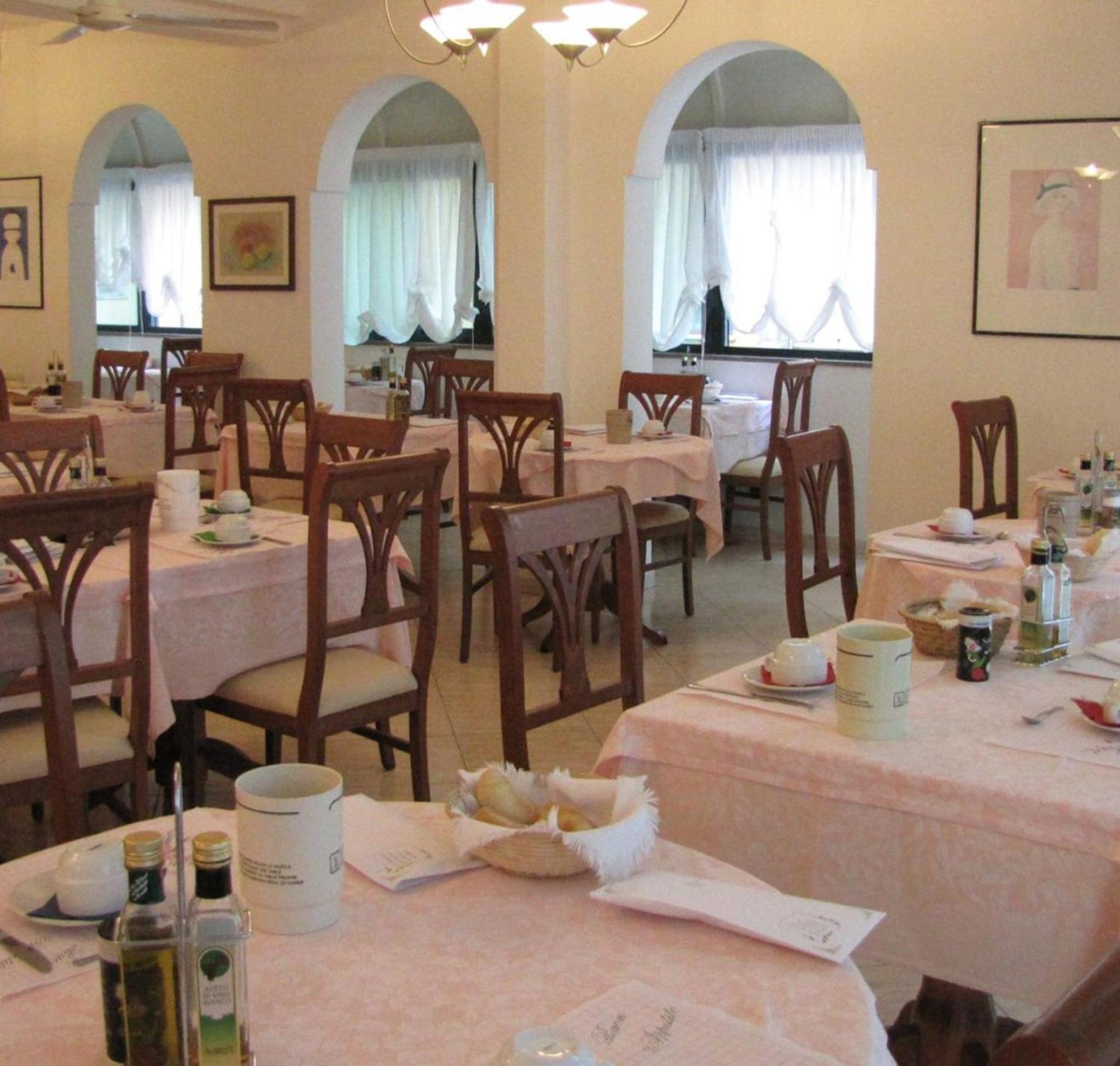 Hotel Caruso Rimini Bagian luar foto