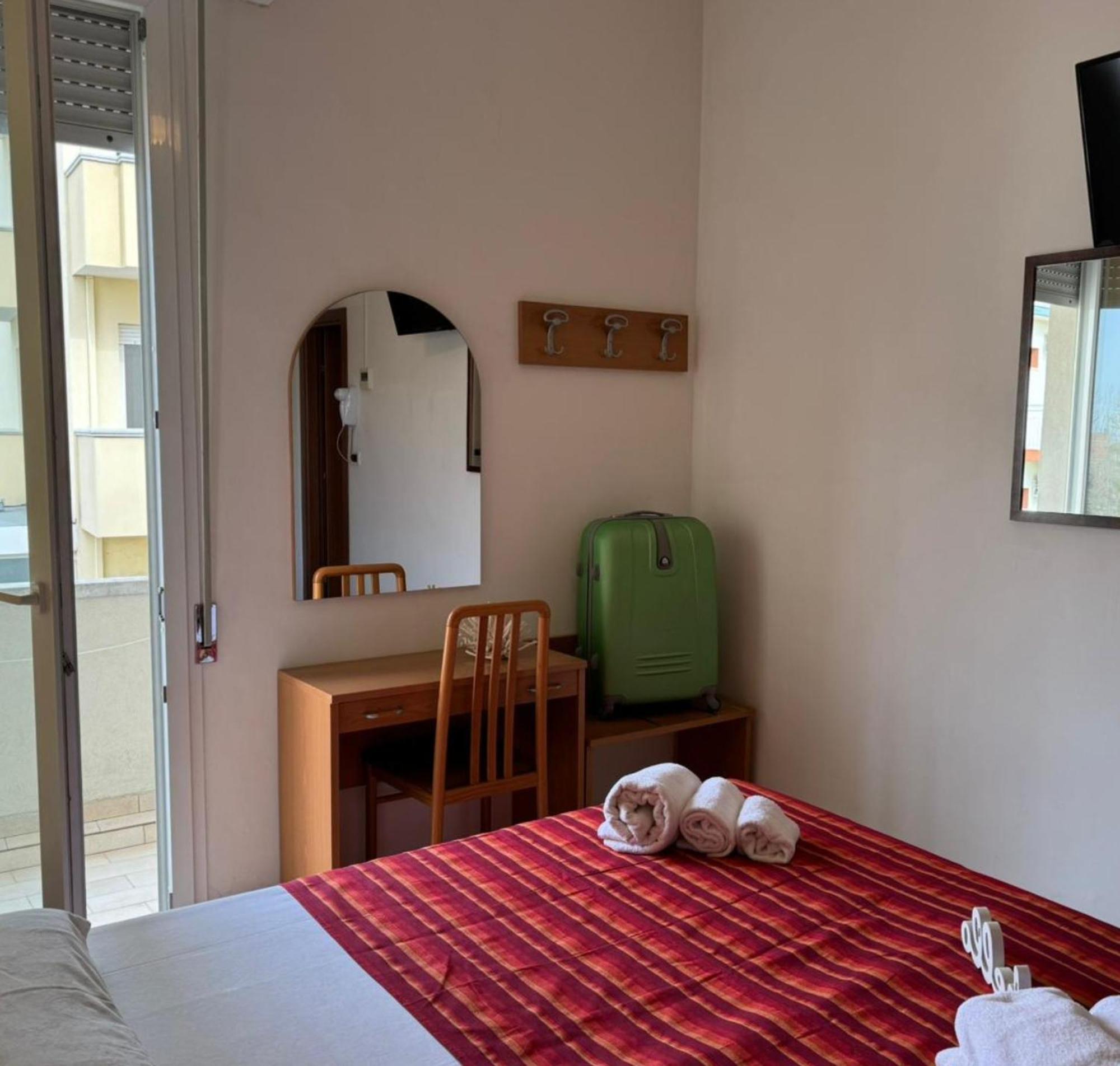 Hotel Caruso Rimini Bagian luar foto
