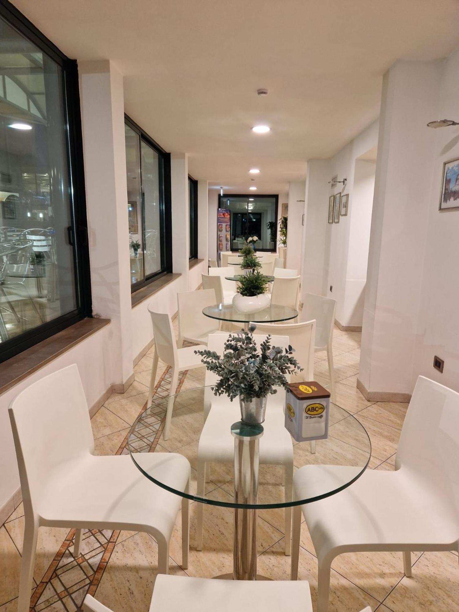 Hotel Caruso Rimini Bagian luar foto