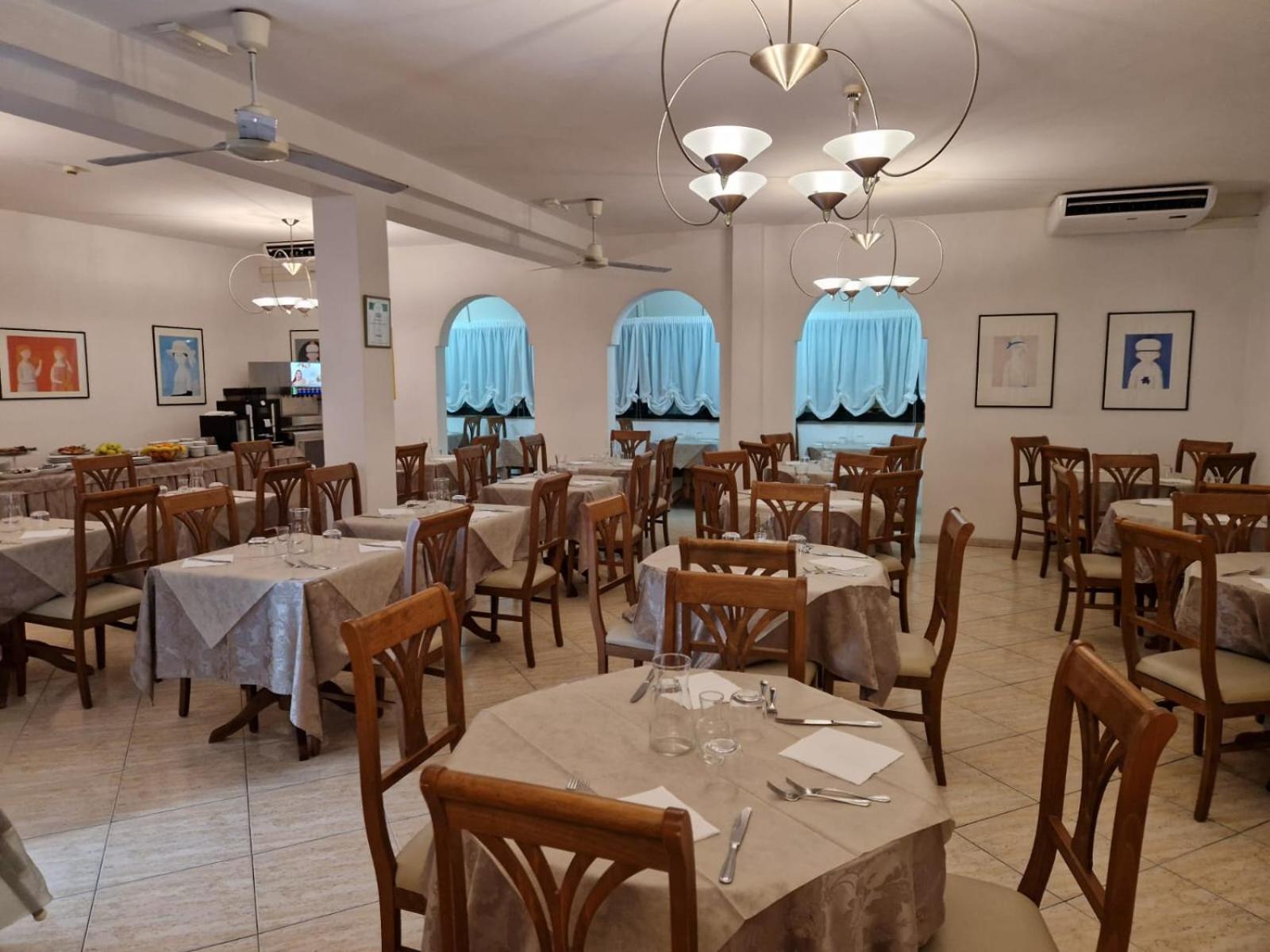 Hotel Caruso Rimini Bagian luar foto