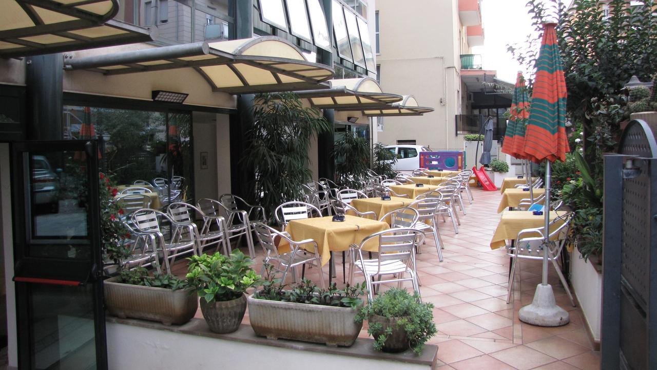 Hotel Caruso Rimini Bagian luar foto