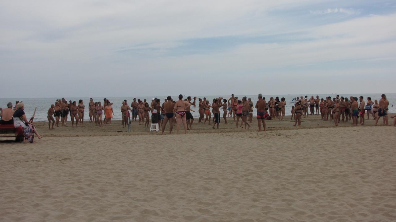 Hotel Caruso Rimini Bagian luar foto