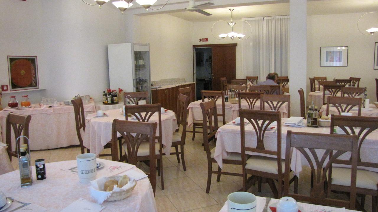 Hotel Caruso Rimini Bagian luar foto